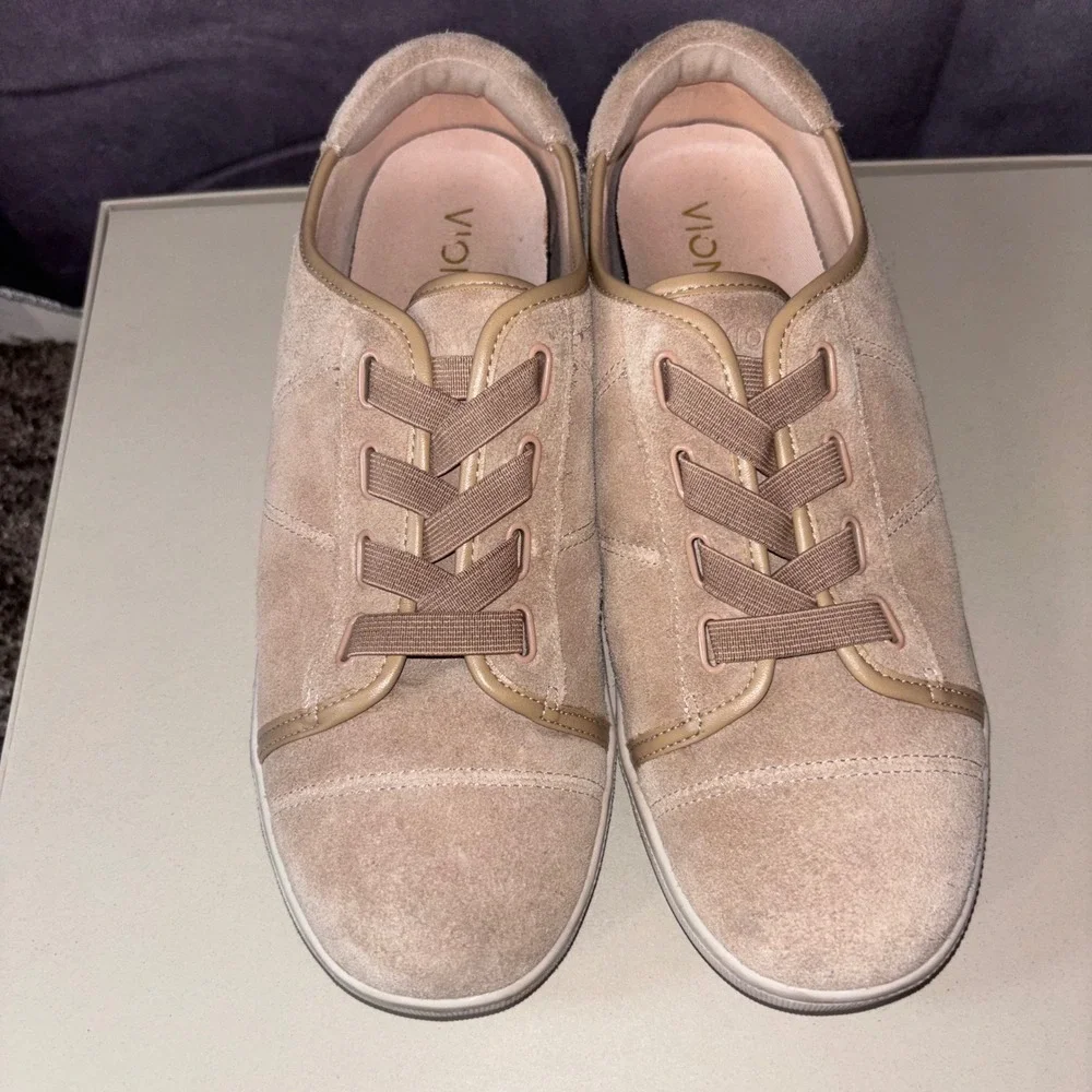 Vionic Jean Suede Sneakers Womens 9 Tan Casual Slip On Travel Minimalist